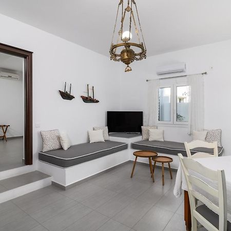 Tsakanos Home Adamantas  ภายนอก รูปภาพ