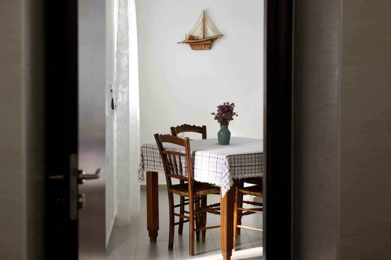 Tsakanos Home Adamantas  ภายนอก รูปภาพ