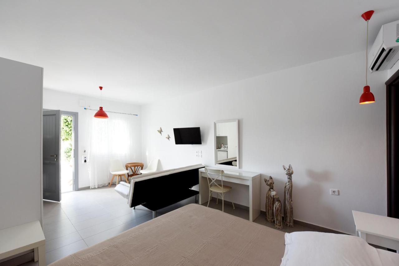 Tsakanos Home Adamantas  ภายนอก รูปภาพ