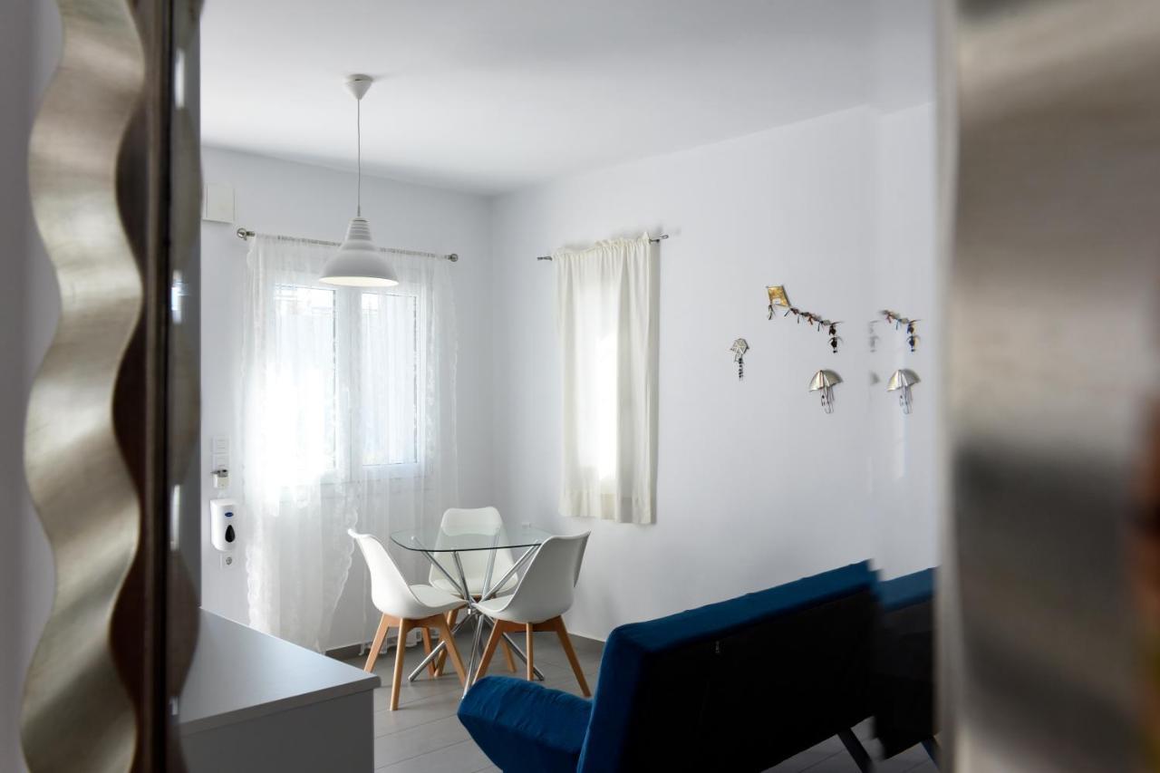 Tsakanos Home Adamantas  ภายนอก รูปภาพ