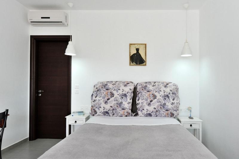 Tsakanos Home Adamantas  ภายนอก รูปภาพ