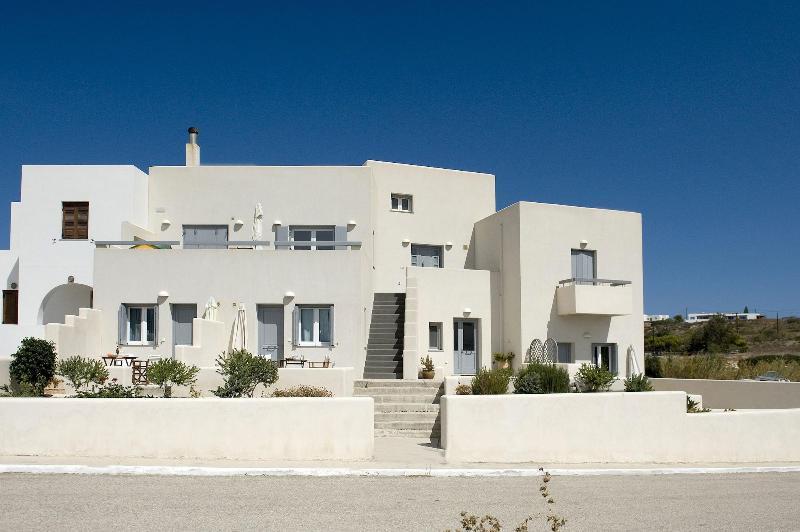 Tsakanos Home Adamantas  ภายนอก รูปภาพ