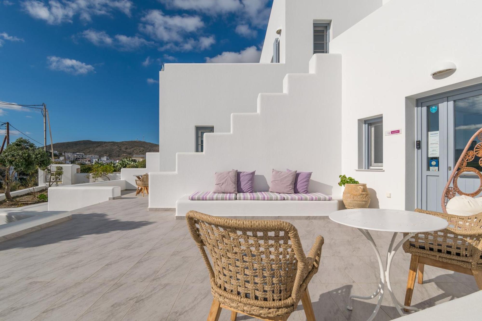 Tsakanos Home Adamantas  ภายนอก รูปภาพ